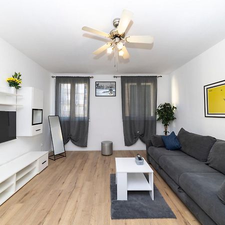 Friends Apartment ซาดาร์ ภายนอก รูปภาพ